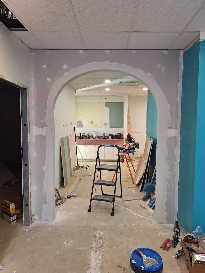 Drywall finishing and corner reinforcement for arched doorway